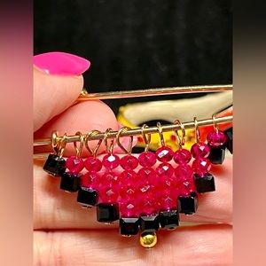 Cascade brooch in black and fuchsia-handmade
